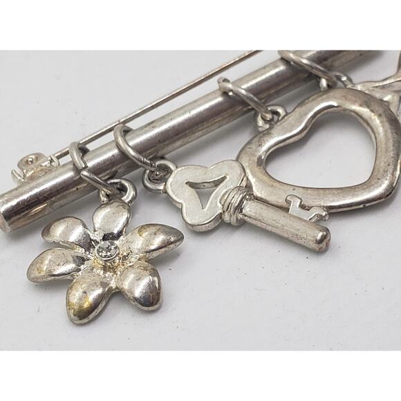 Vtg Silver Tone Charm Brooch Pin Flower Rhinestone Key Heart Star Dangle Costume - Picture 9 of 10